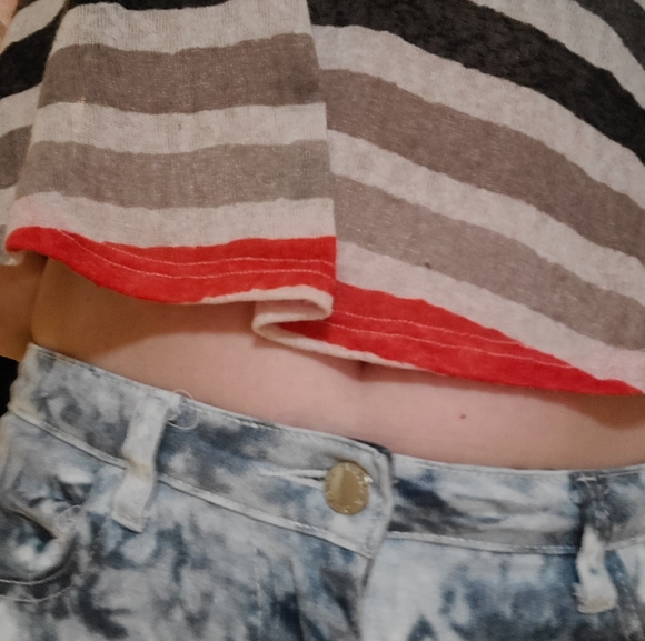 🦇2/$15-Crop top with hood - Picture 4 of 10